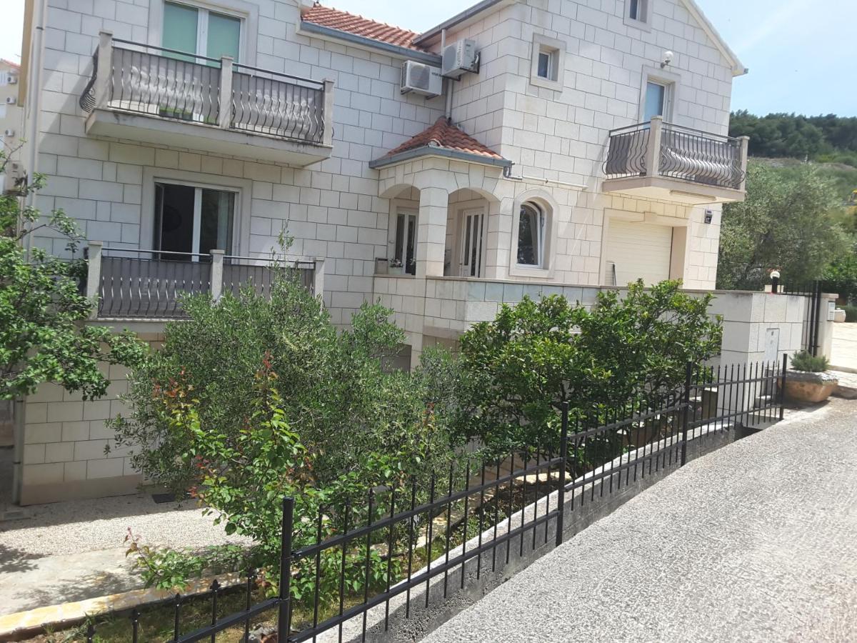 Apartments Nives Супетар Екстериор снимка