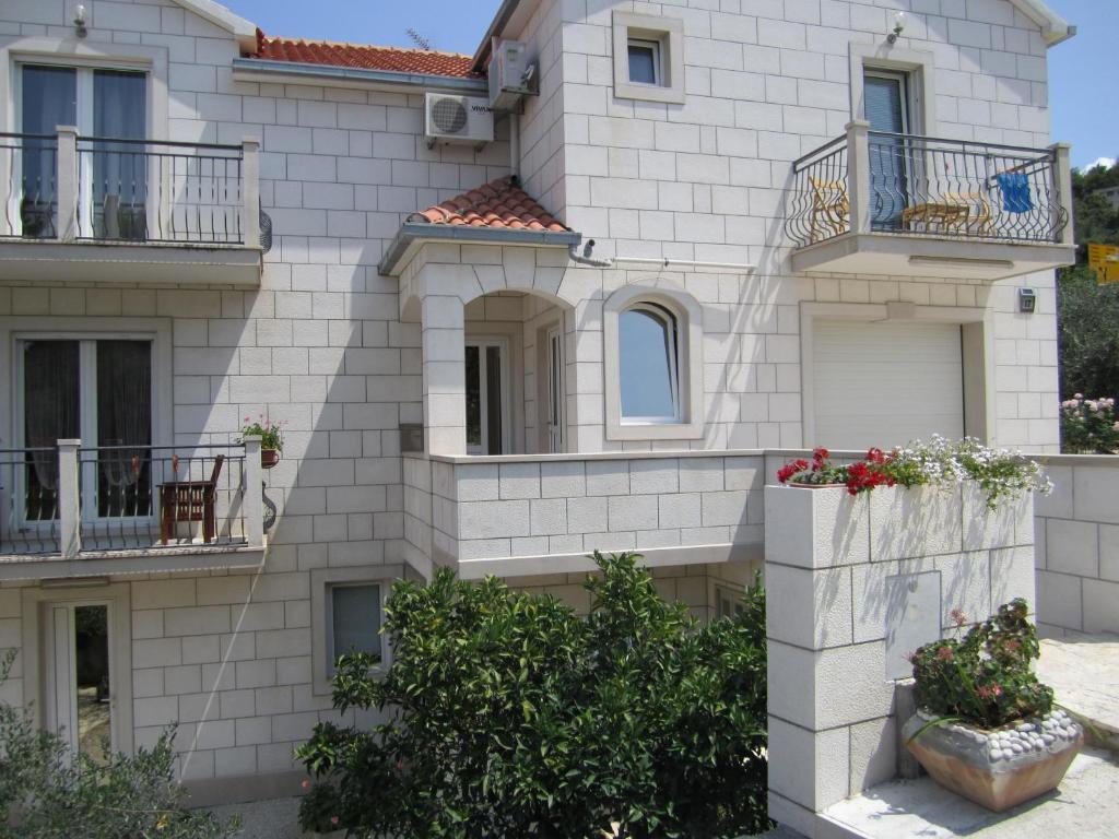 Apartments Nives Супетар Екстериор снимка