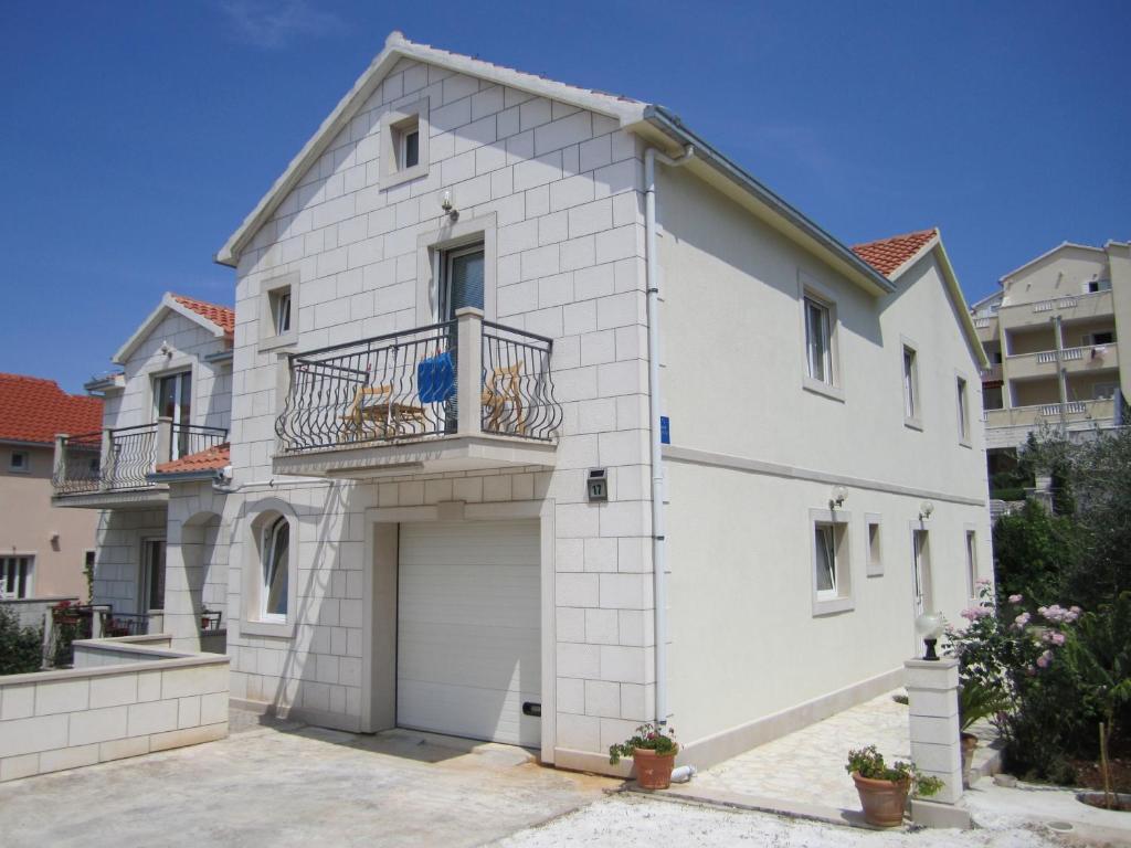 Apartments Nives Супетар Екстериор снимка