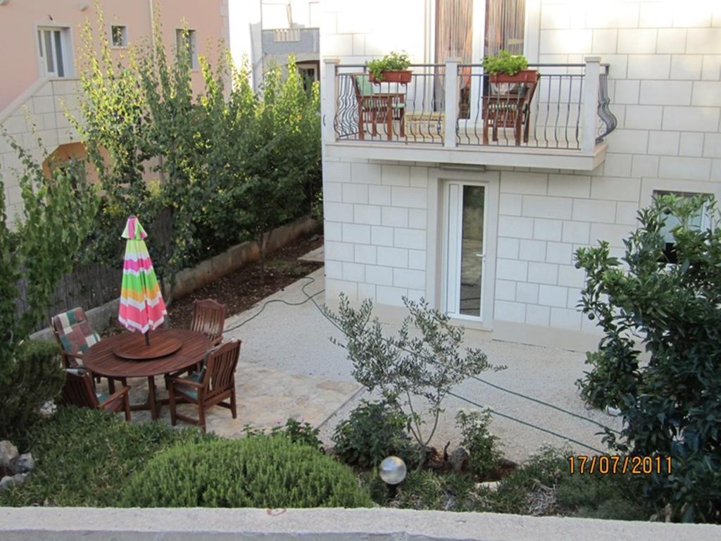 Apartments Nives Супетар Екстериор снимка