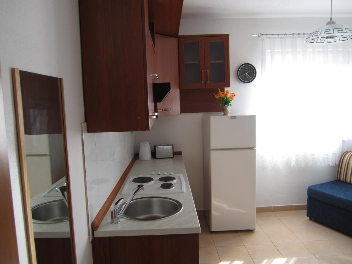 Apartments Nives Супетар Екстериор снимка