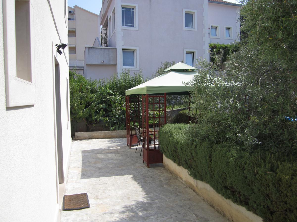 Apartments Nives Супетар Екстериор снимка