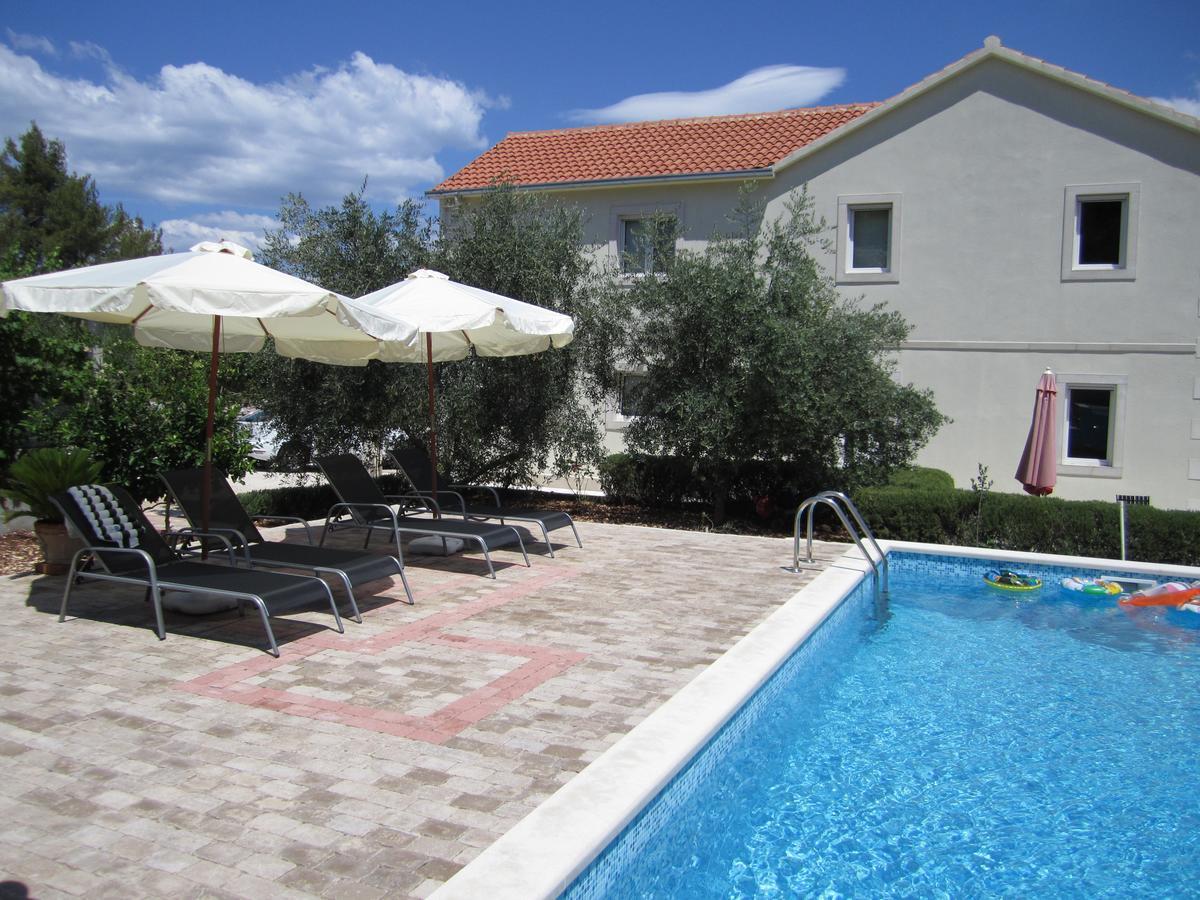 Apartments Nives Супетар Екстериор снимка